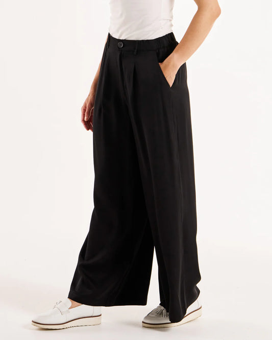 Betty Basics Venus Satin Pant - Black